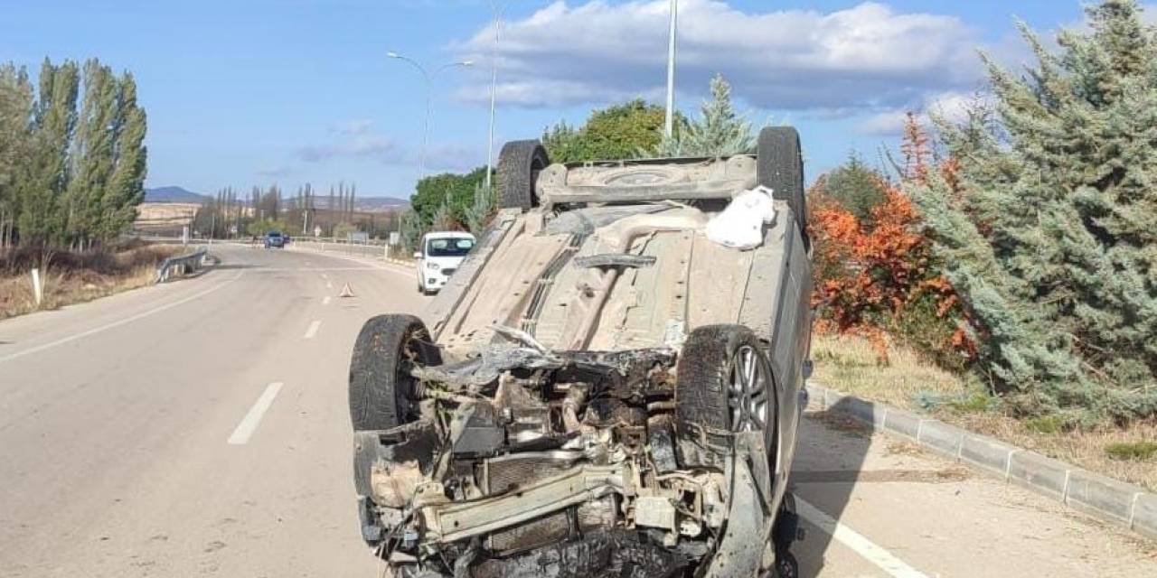 Refüje Çarpıp Takla Atan Otomobilde 1 Kişi Yaralandı