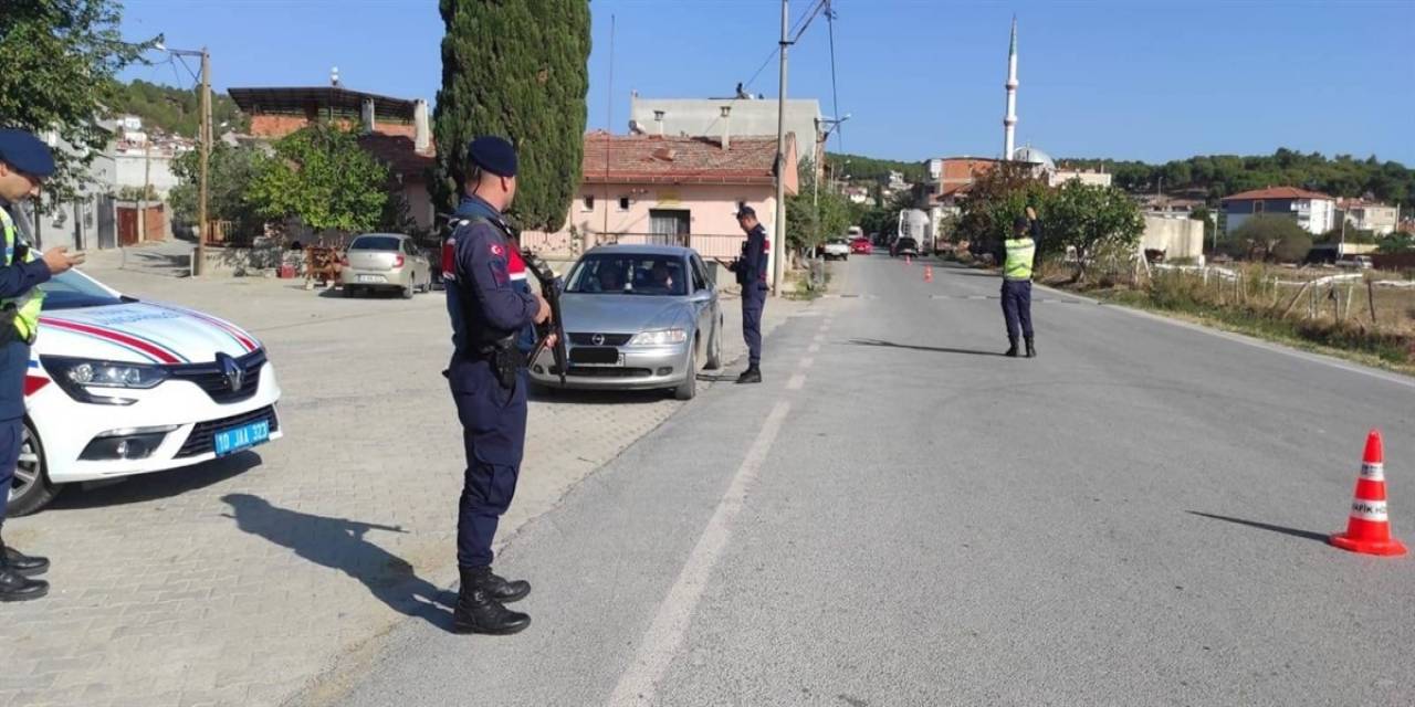 Jandarmadan ’huzur’ Operasyonu; 18 Aranan Şahsı Yakaladı
