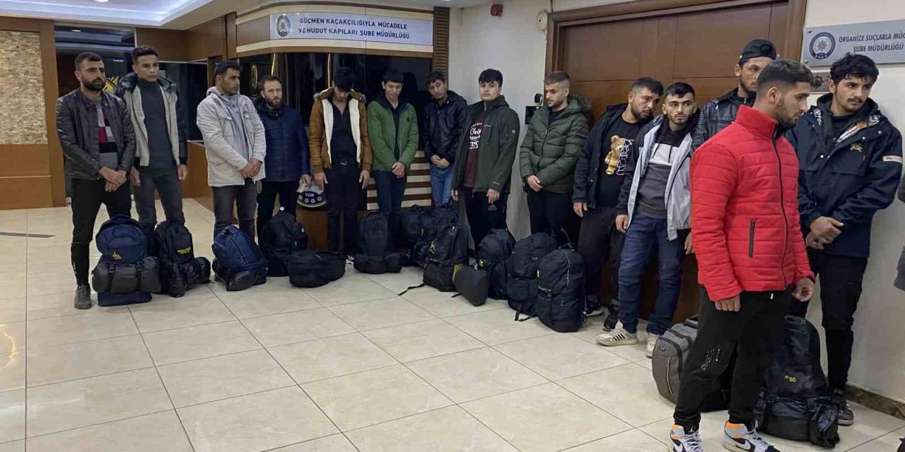 Başakşehir’de Polisin Takibinde Olan 20 Kaçak Göçmen Yakalandı