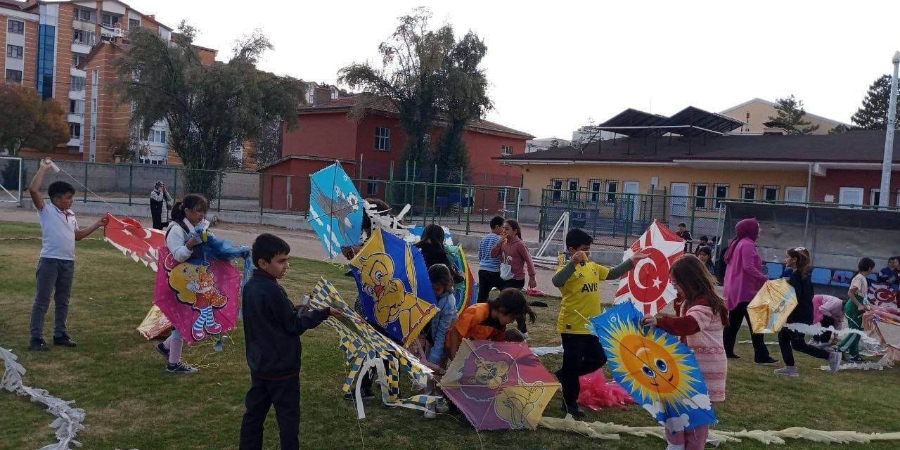 Karapınar’da Uçurtma Şenliği Düzenlendi