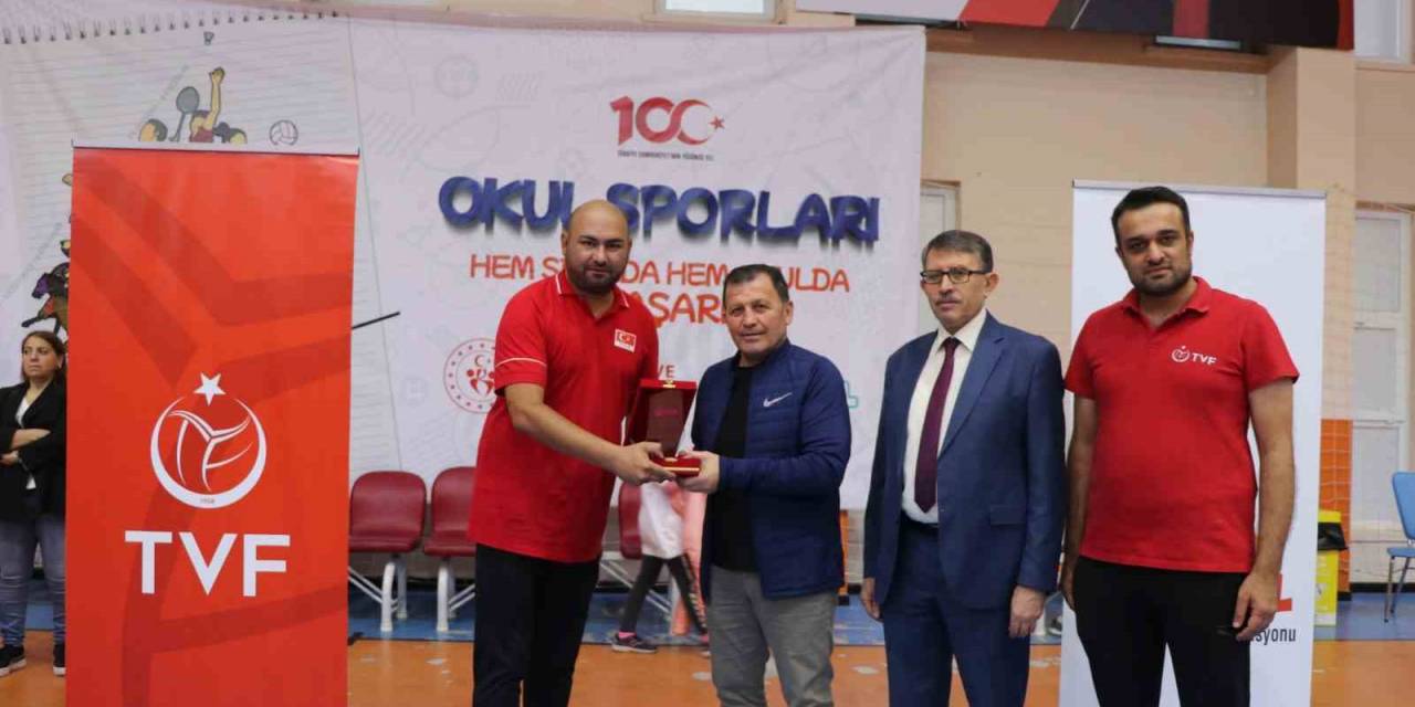 Kayseri’de ‘Fabrika Voleybol Okulu’ Açıldı
