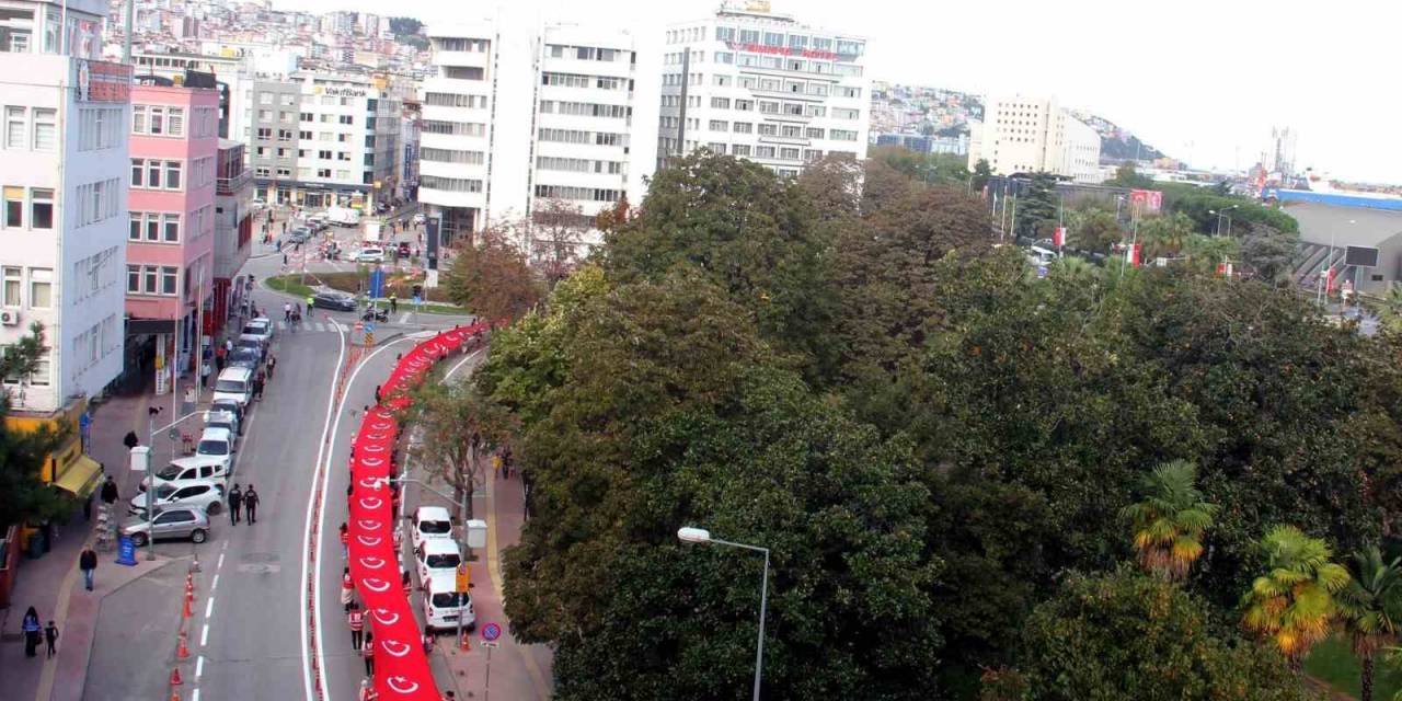 Türk Kızılay Samsun Şubesi’nden Bayrak Yürüyüşü