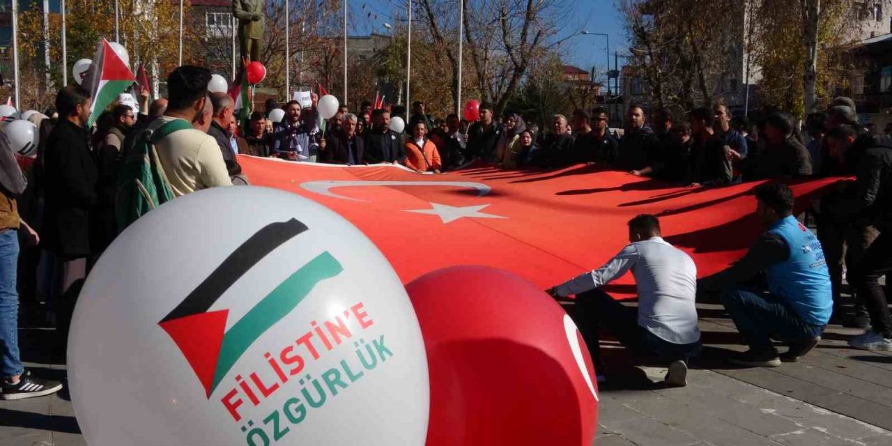 Gençler Ardahan’da Filistin’e Destek İçin Yürüdü