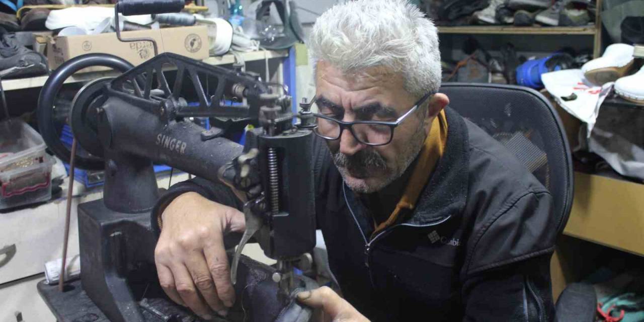 Eskişehir’de Ayakkabı Tamircilerinde Kalıp Açma Mesaisi Yaşanıyor