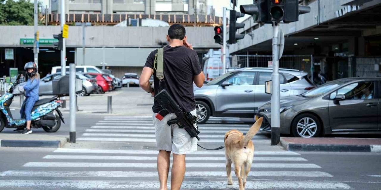 İsrail’de Halk Silahlanıyor