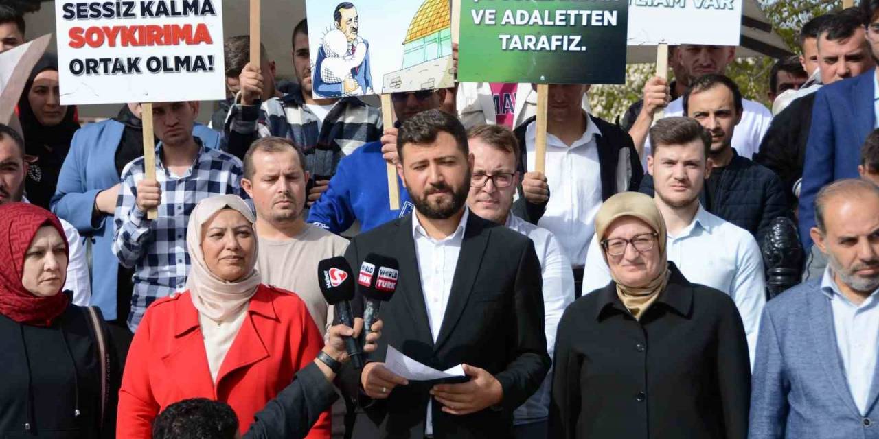 İsrail’in Gazze’ye Saldırıları Protesto Edildi