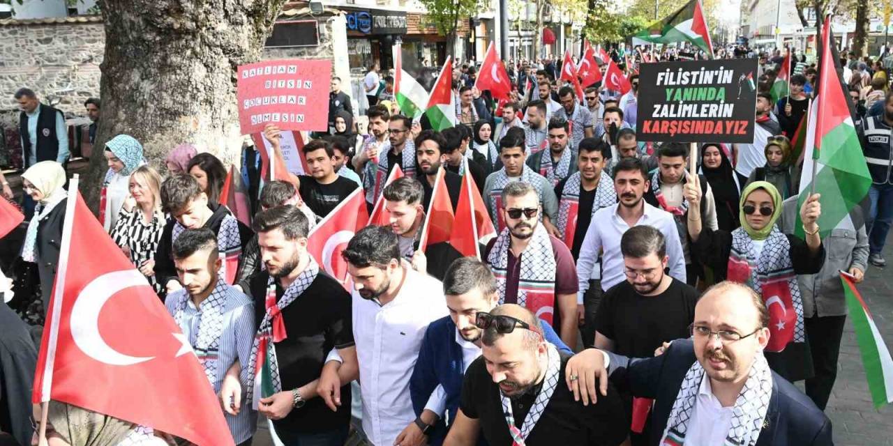 Bursa Ak Gençlikten Filistin’e Destek Yürüyüşü