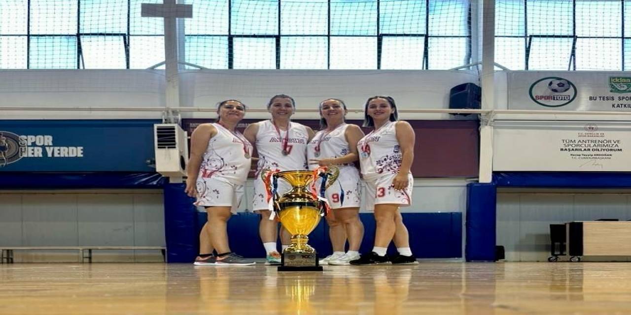 Gönüllerin Şampiyonu Oldular