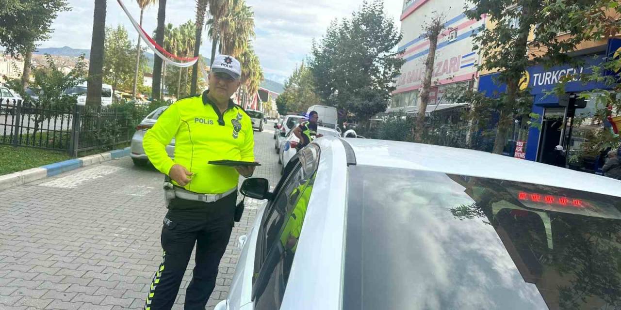 Denetimlerde 3 Araç Trafikten Men Edildi
