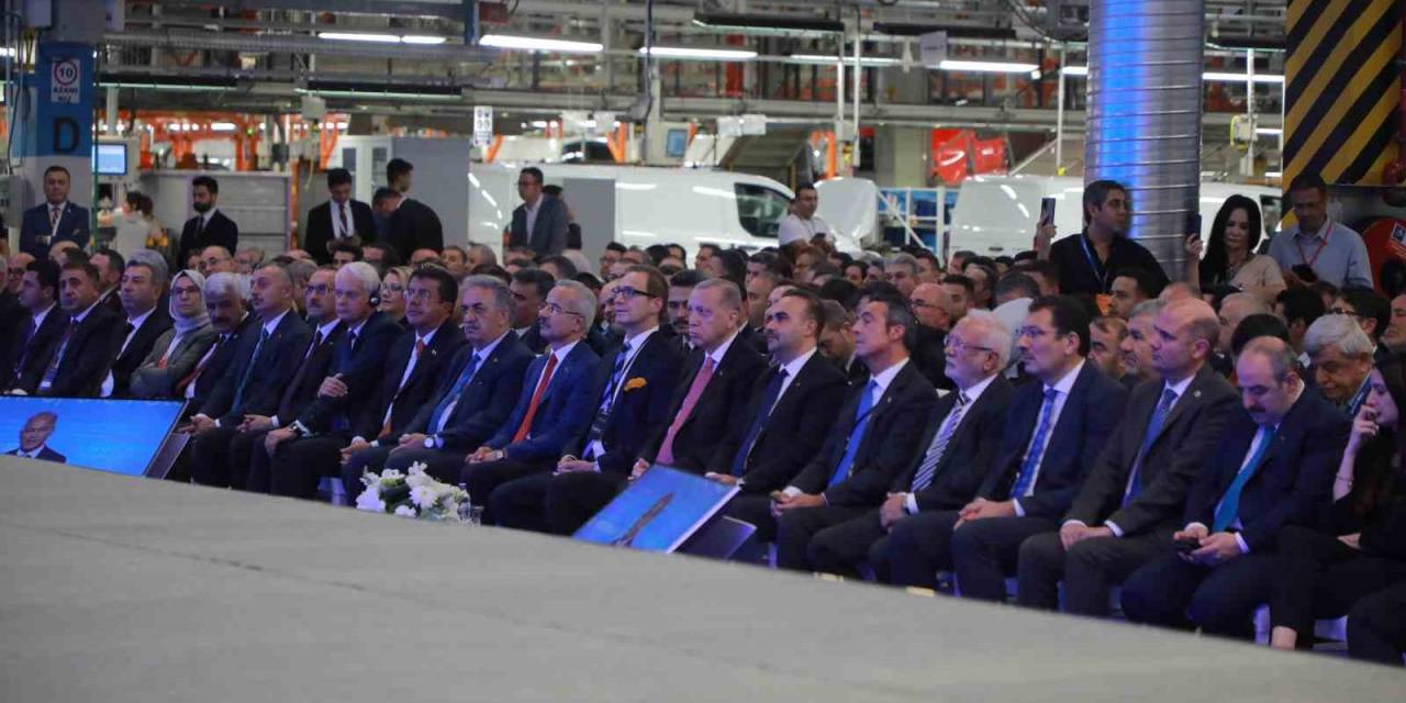 Cumhurbaşkanı Erdoğan: “Geçtiğimiz Sene Otomotiv İhracatımız 9 Milyar Doların Üzerinde Dış Ticaret Fazlası Verdi”