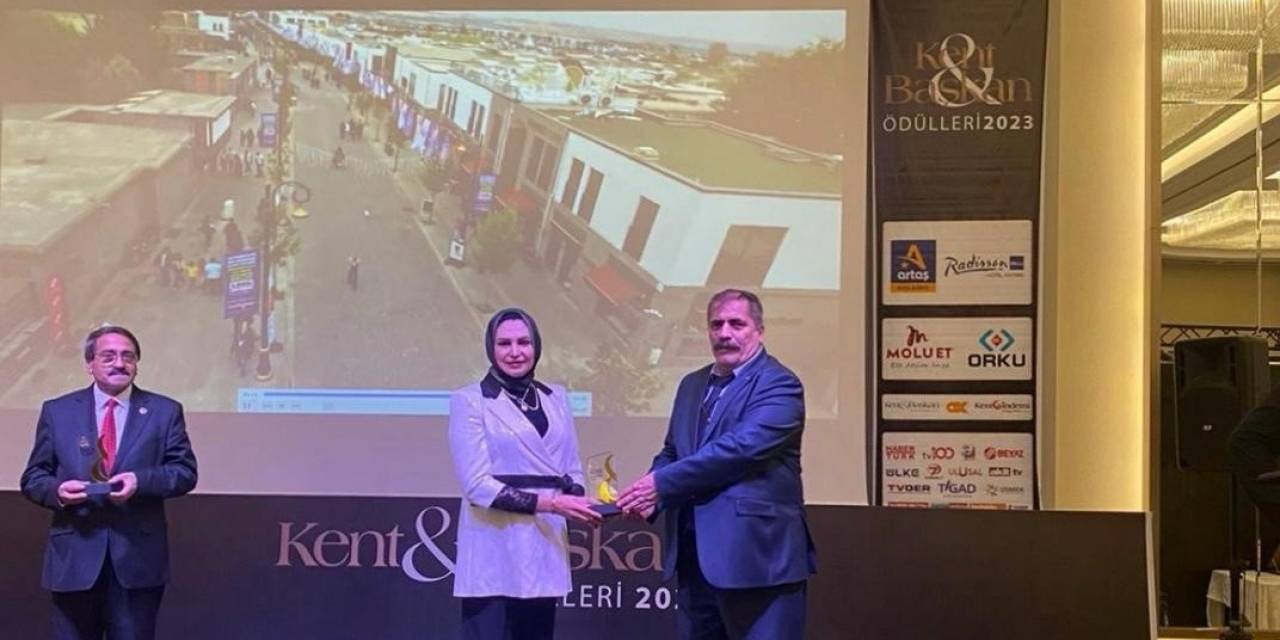 Şenoba Belde Belediye Başkanı Ödüle Layık Görüldü