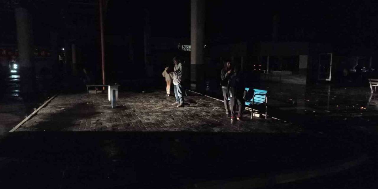Sağanak Elektrik Kesintisine Neden Oldu, Edirne Otogarı Karanlığa Büründü