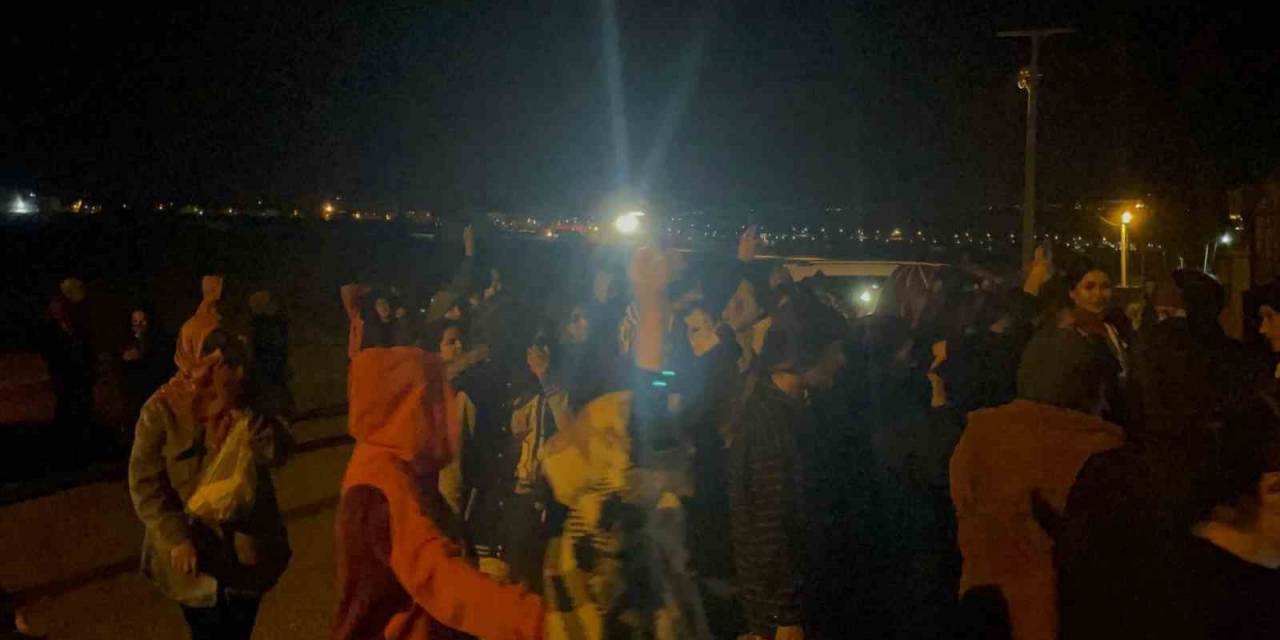 Asansörde Kalan 3 Öğrenci Bulundukları Yerden Çıkarıldı