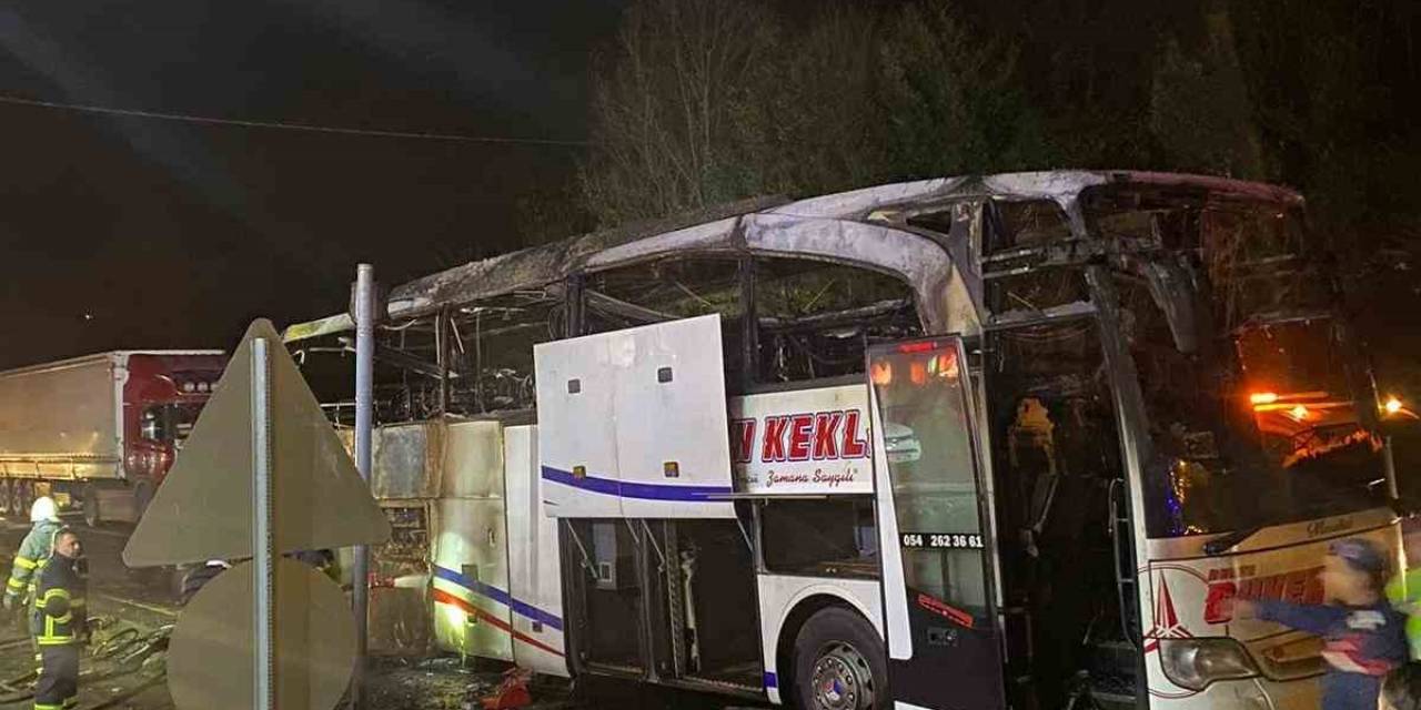 Yanan Otobüsten Geriye Hurda Yığını Kaldı