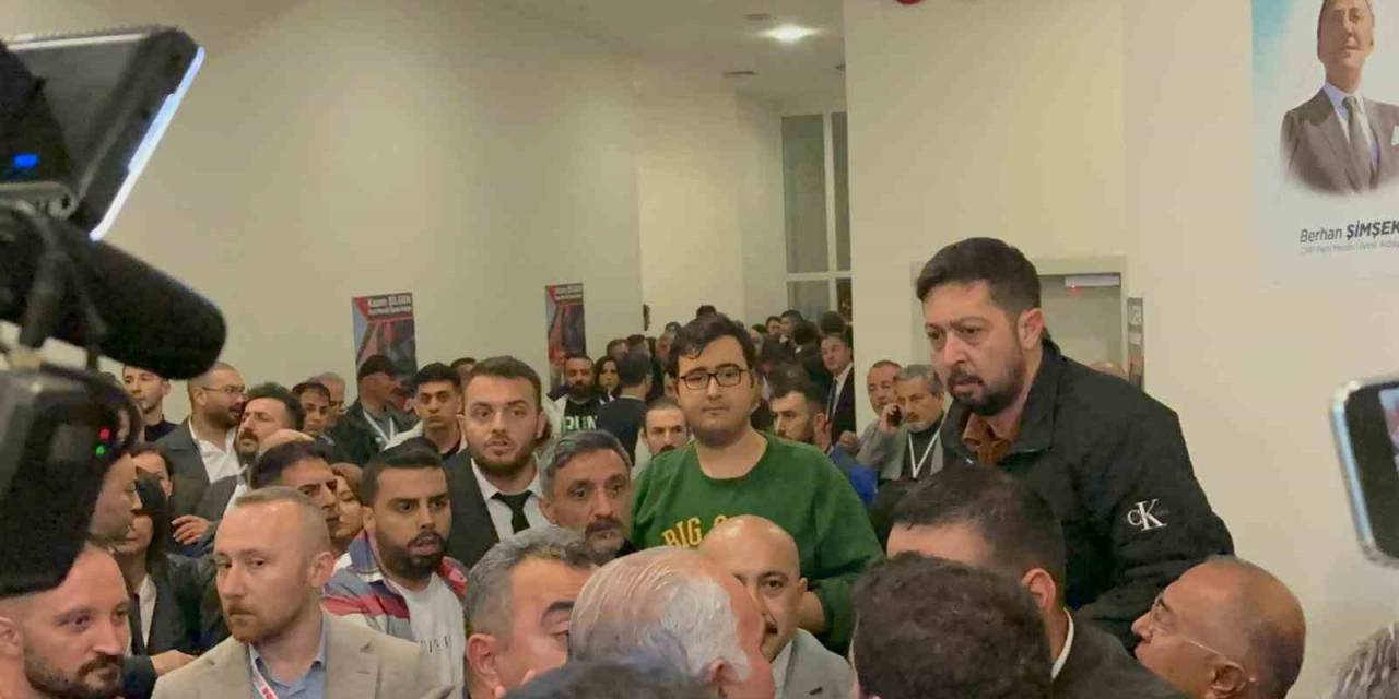 Chp Kurultayında Partililer Arasında Yaşanan Gergin Anlar Kamerada