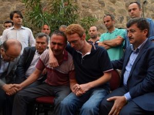 Trabzon’daki Şehit Evi Taziyeye Gelenlerin Akınına Uğradı