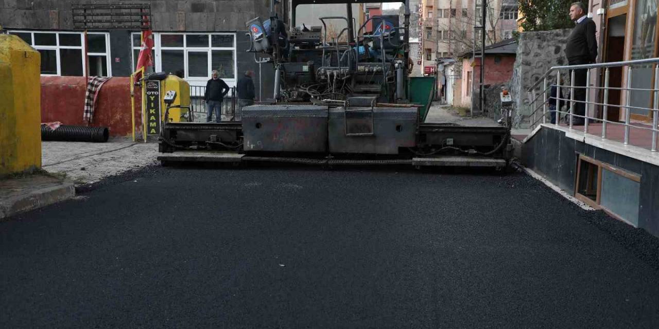 Kars’ta Asfalt Çalışmaları Sürüyor