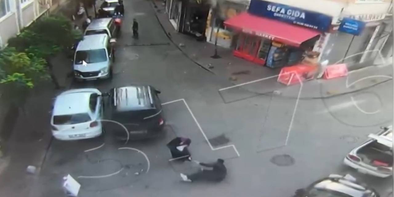 Beyoğlu’nda Sokak Ortasında Çatışma Kamerada
