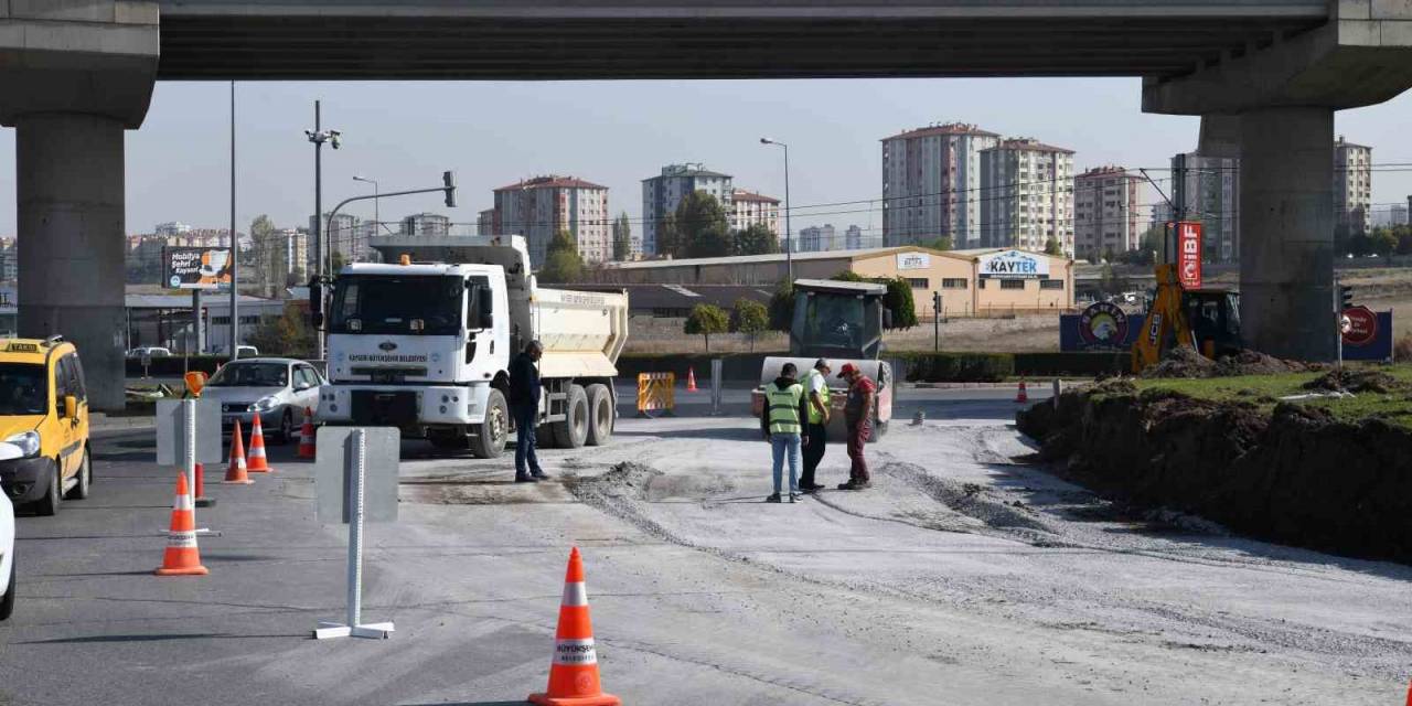 Büyükşehir’den 3 Bulvarı Birleştiren Katlı Kavşakta ‘Stratejik’ Çalışma