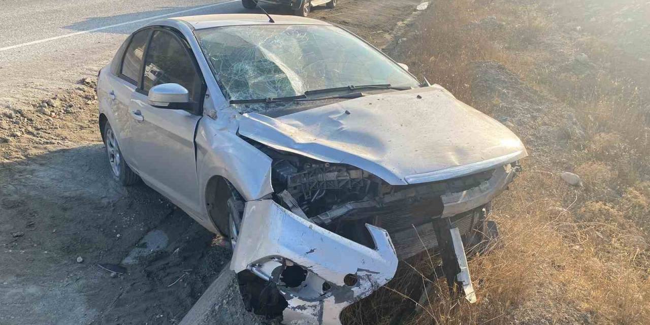 Otomobil Menfeze Savruldu, Sürücü Yaralandı