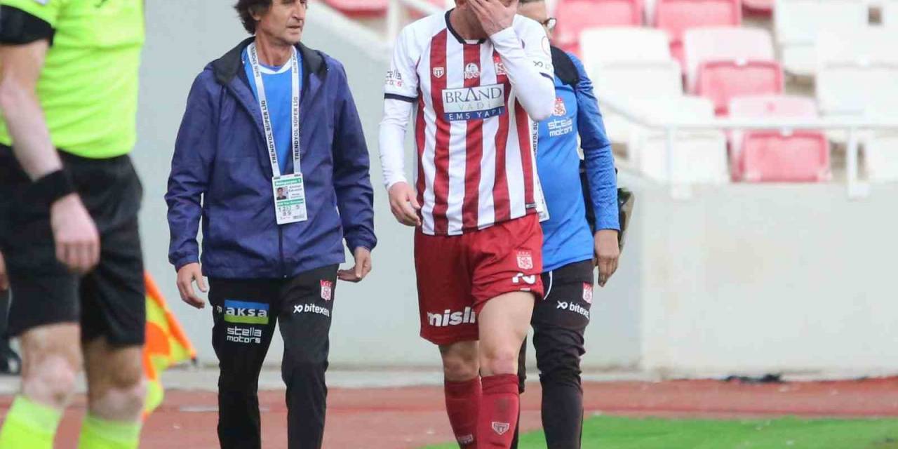 Sivasspor’da Burak Kapacak Sakatlandı, Oyuna Devam Edemedi