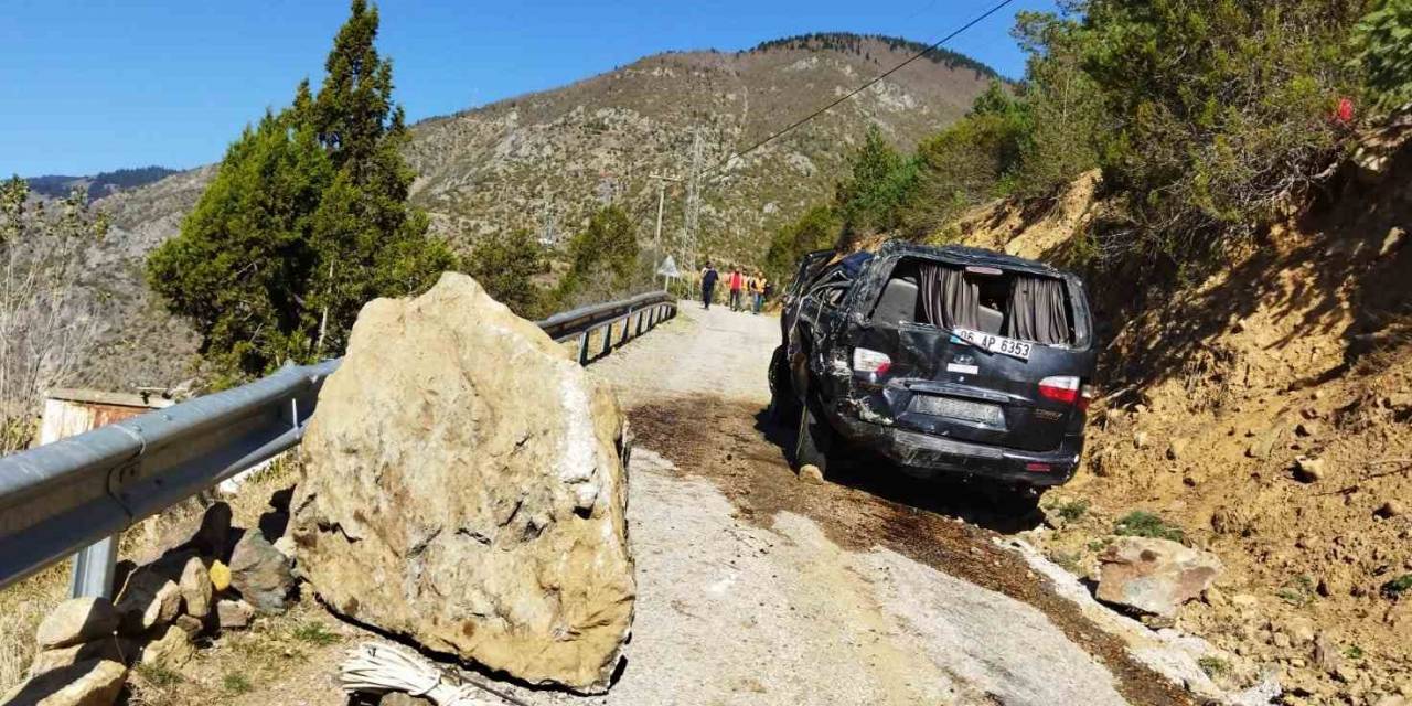 Gümüşhane’de İşçilerin Bulunduğu Minibüs Uçuruma Yuvarlandı: 2 Yaralı