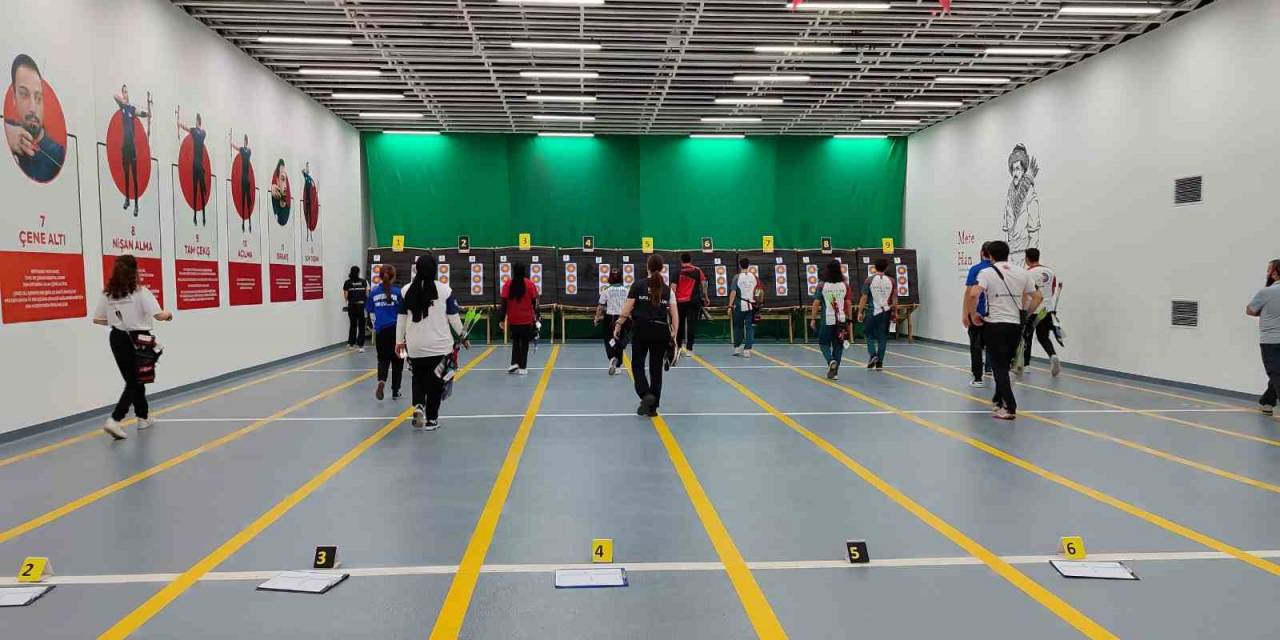 Esenler’de Düzenlenen Unicup Okçuluk Turnuvası’nda 100 Sporcu Kıyasıya Mücadele Etti