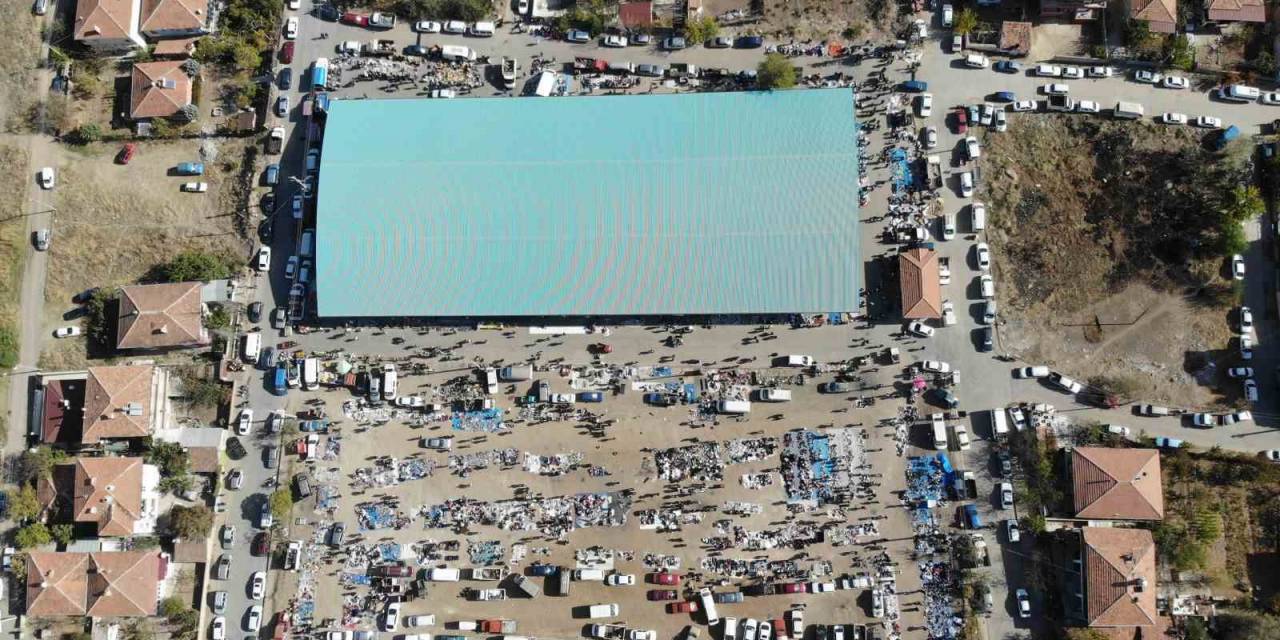 Bu Pazarda Yok Yok: Vatandaşlar Ucuz Ürün Almak İçin Buraya Akın Ediyor