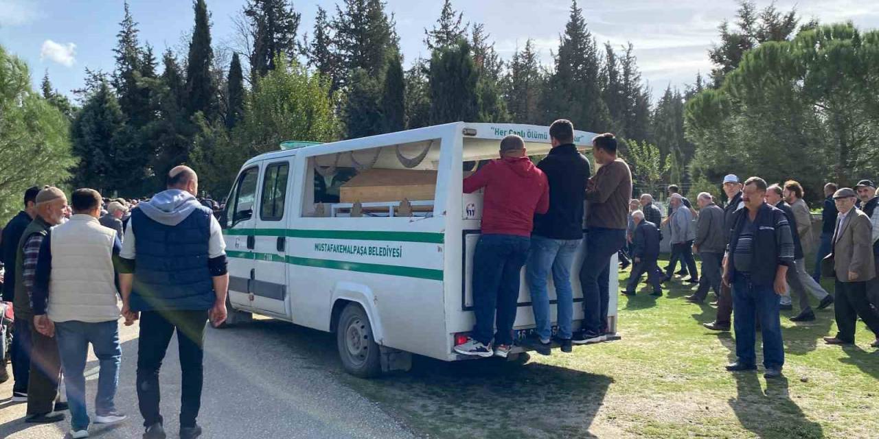 Cinnet Kurbanı Anne Ve Oğulları Toprağa Verildi