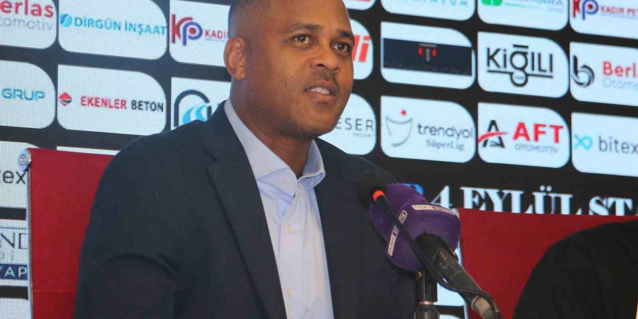 Patrick Kluivert: "Sonuçtan Memnun Değilim"