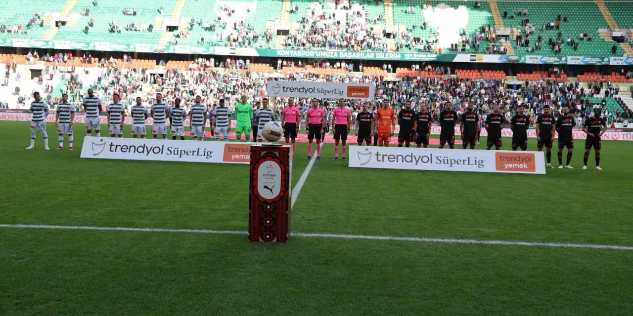 Trendyol Süper Lig: Konyaspor: 0 - Fatih Karagümrük: 0 (İlk Yarı)
