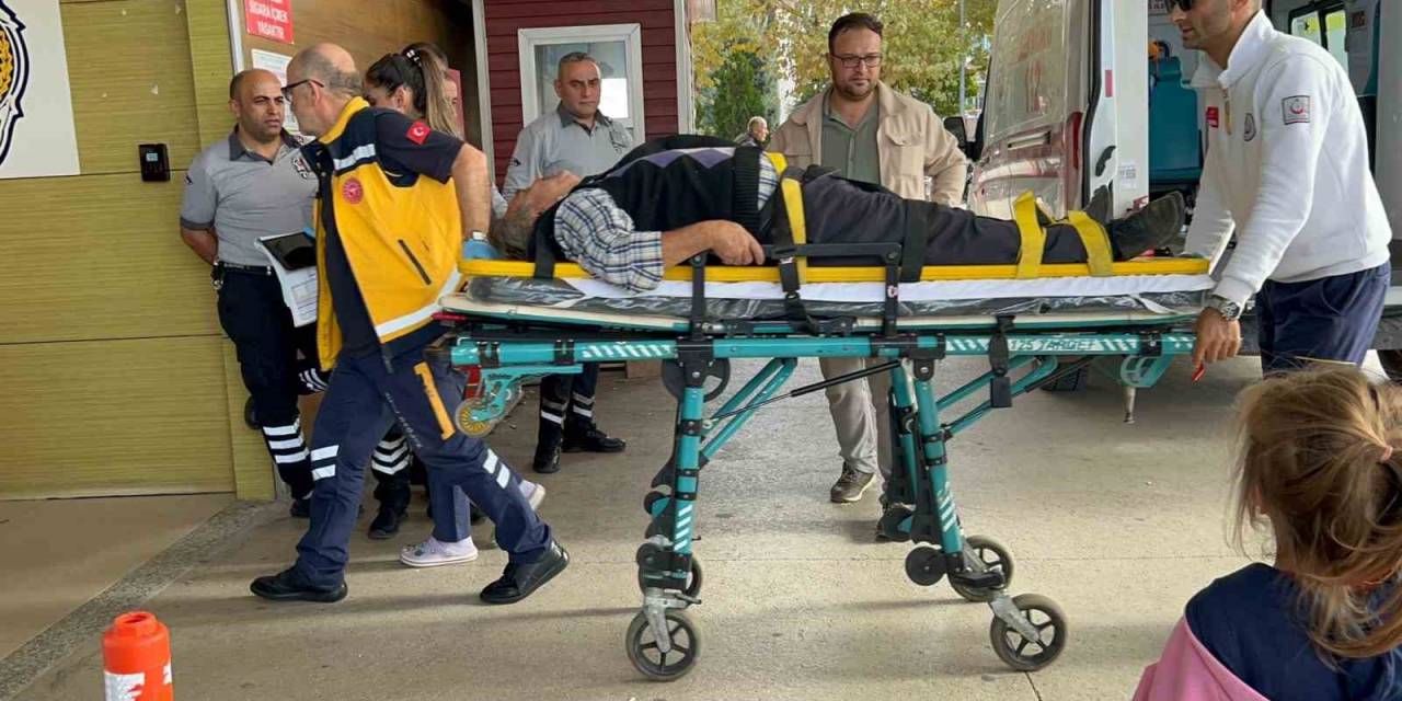 İnegöl’de Traktör Park Halindeki Araca Çarparak Devrildi: 1 Yaralı