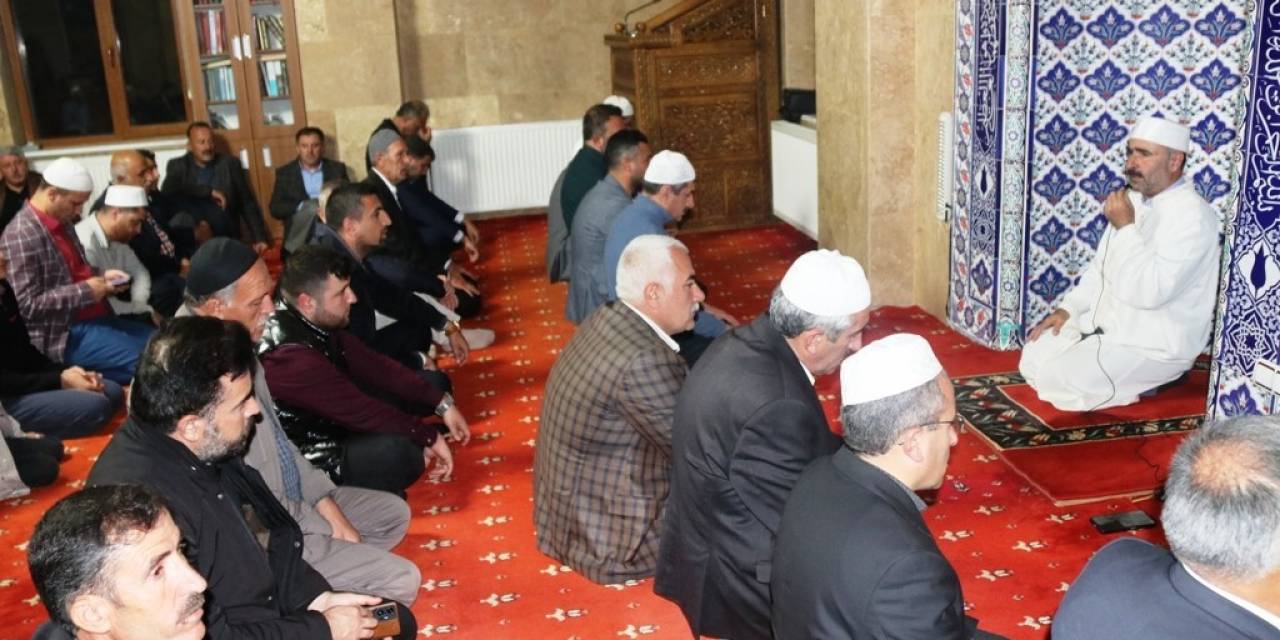 Bitlis’teki Camilerde Filistin İçin Dualar Edildi