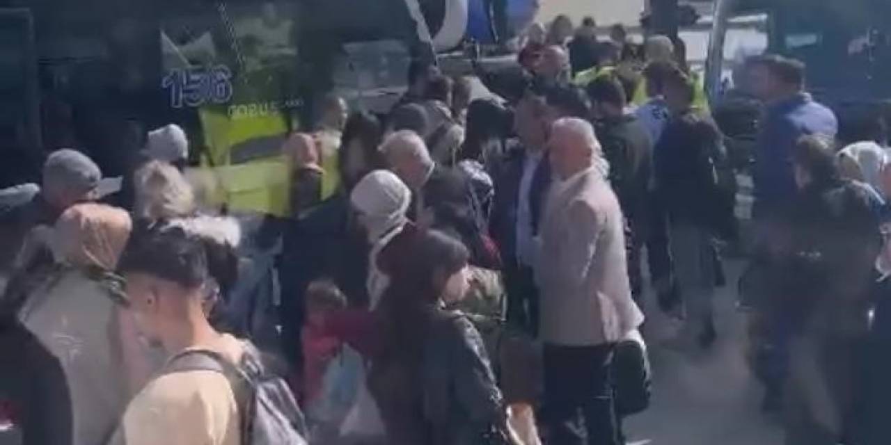 Anadolujet Uçağı Yolcuların ‘Bomba’ Muhabbeti Nedeniyle 10 Saat Sonra Kalktı