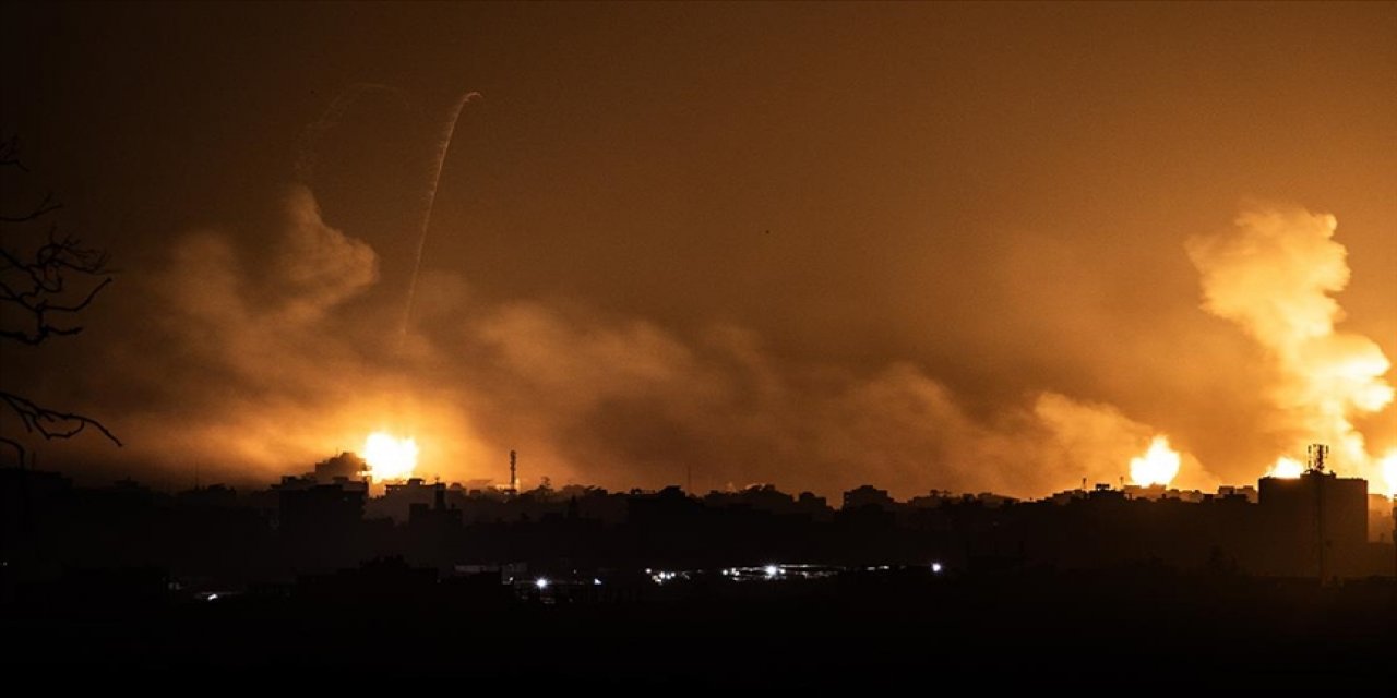 İsrail, Gazze Şeridi'ndeki tüm hastanelerin çevresini yoğun şekilde bombalıyor