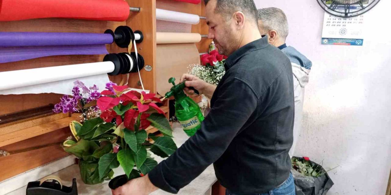 Çiçekçilerin 10 Kasım Mesaisi Başladı