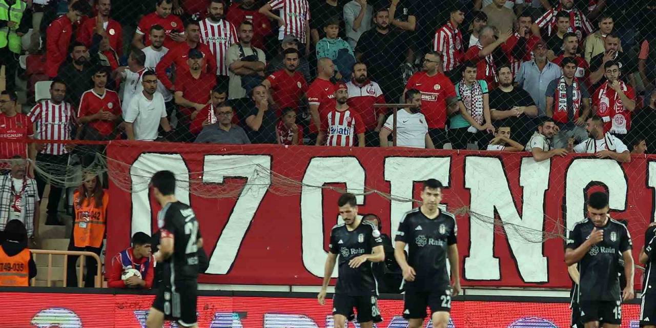 Beşiktaş İçeride Başka Dışarıda Başka