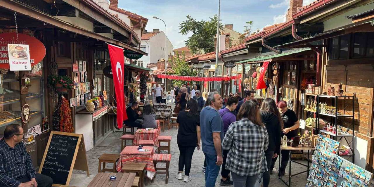 Bozkırın İncisi Sivrihisar Parlamaya Devam Ediyor