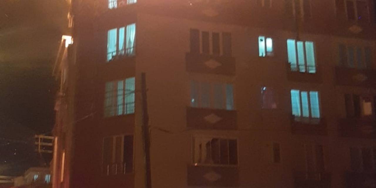 Çorlu’da Korku Dolu Anlar: Çatı Alev Alev Yandı, Mahalleli Sokağa Döküldü