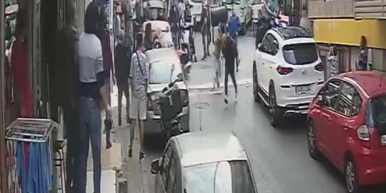 İstanbul’da Çaycıların Dedikodu Kavgası Kamerada: Varil Fırlatıp Peşinden Kovaladı