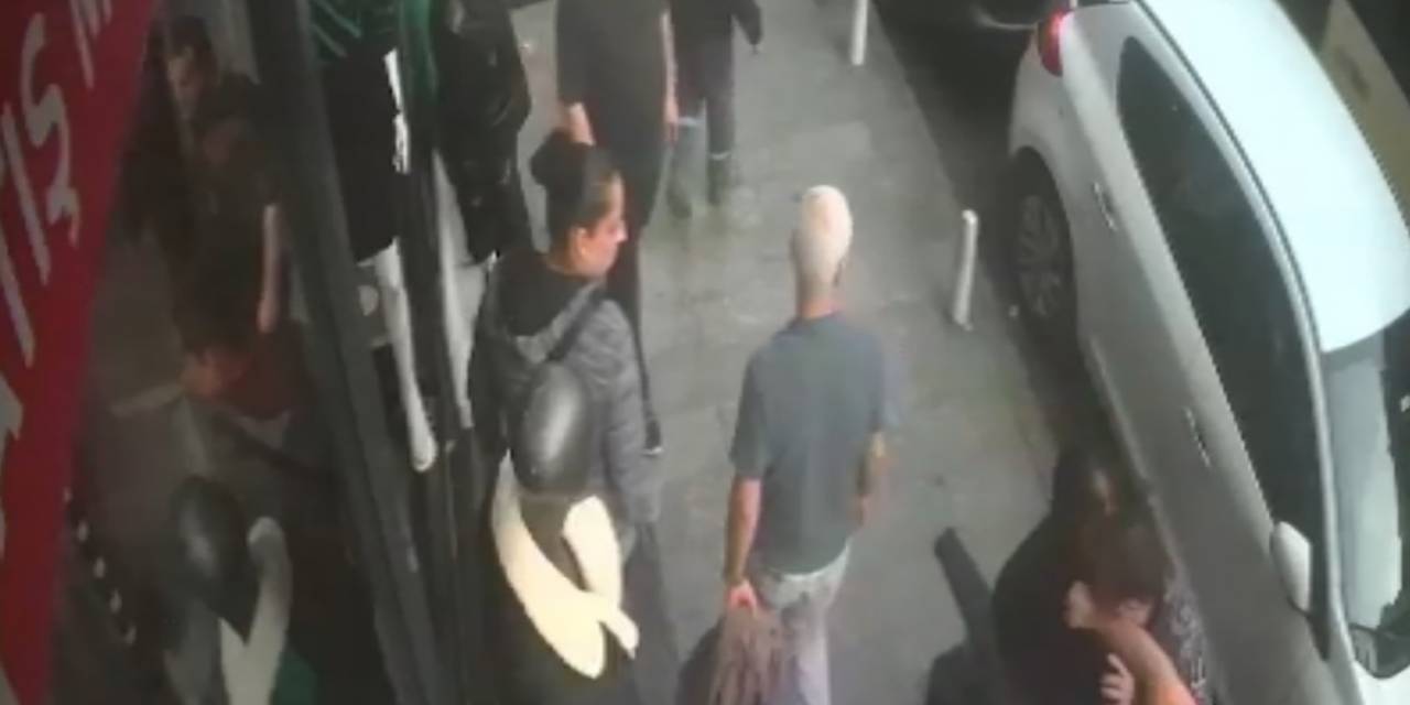 İstanbul’da Akıl Almaz Olay Kamerada: 20 Aracı Yumruklayınca Esnaftan Dayak Yedi