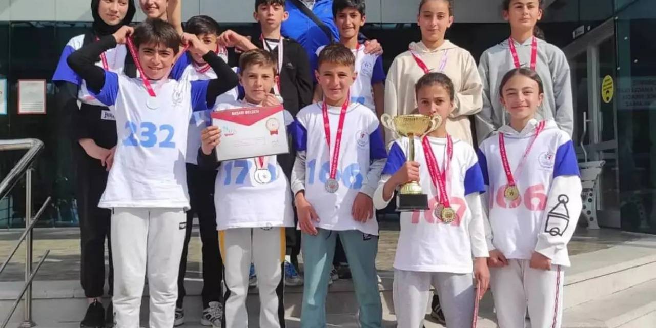 Bayburt’ta Kros İl Birincisi Gökçedere İmam Hatip Ortaokulu Oldu