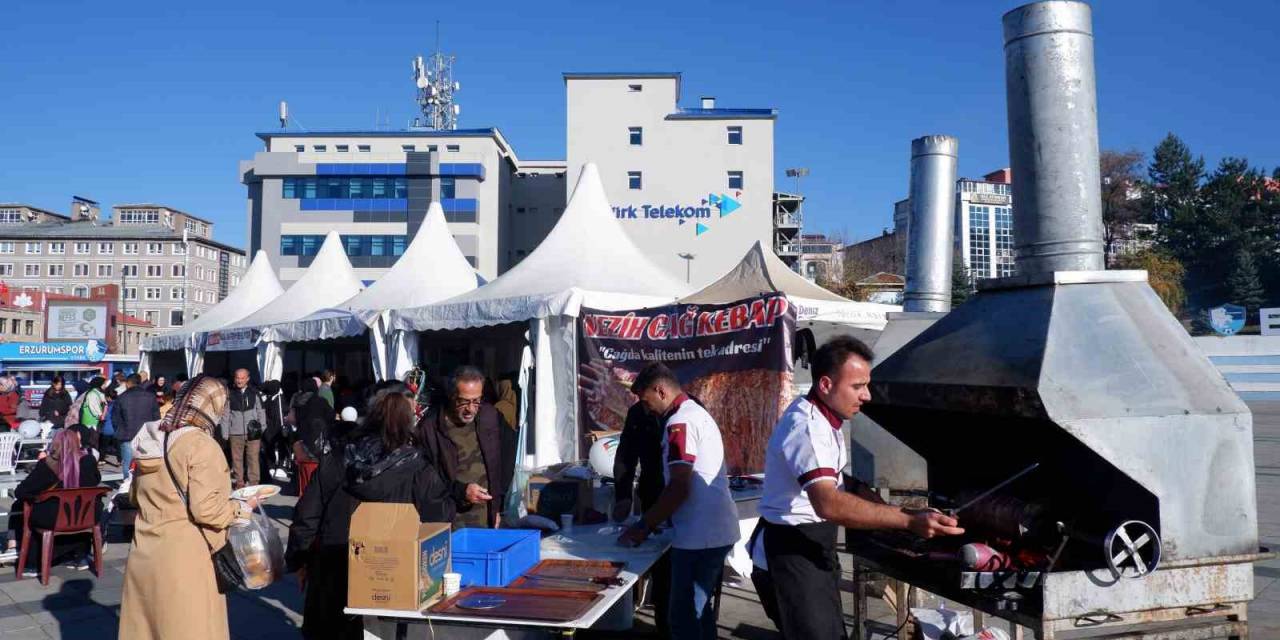 Cağ Kebapları Filistin Halkına Destek İçin Kesiyorlar