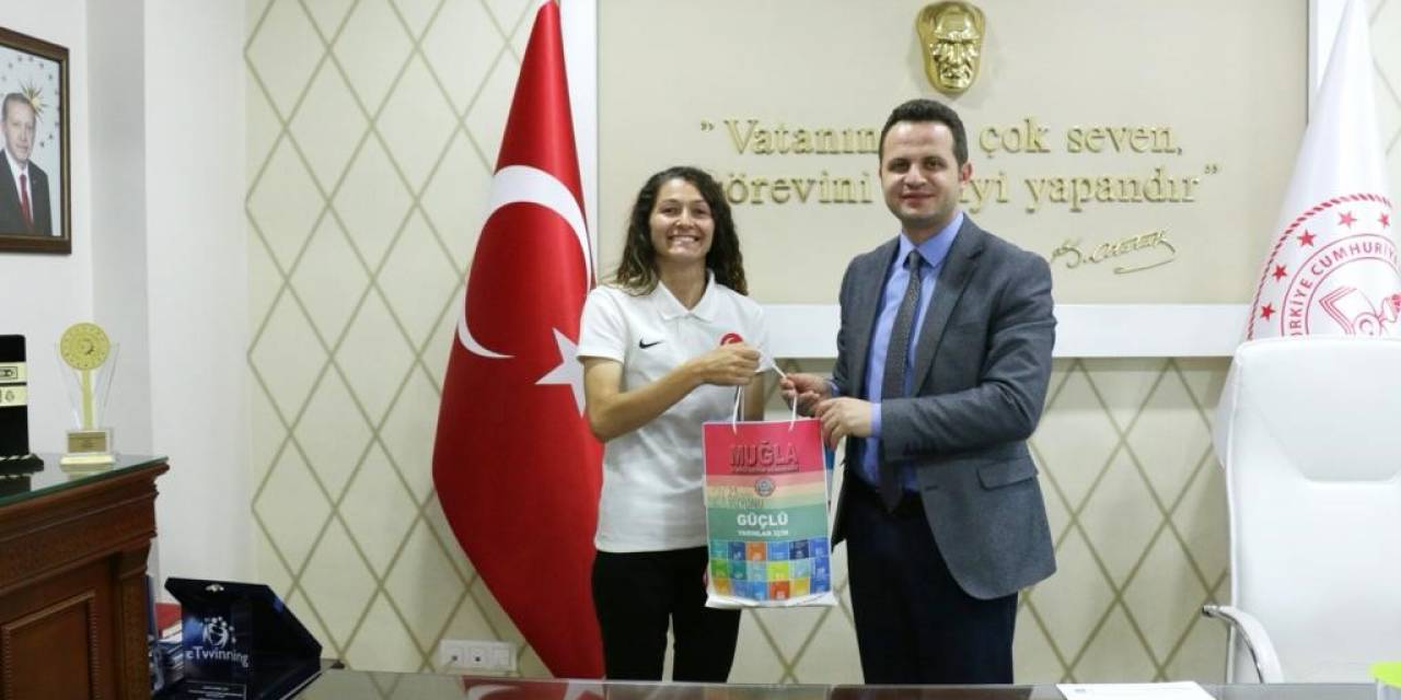 Muğla’da Görev Yapan Öğretmen Takımı İle Birlikte Dünya İkincisi Oldu