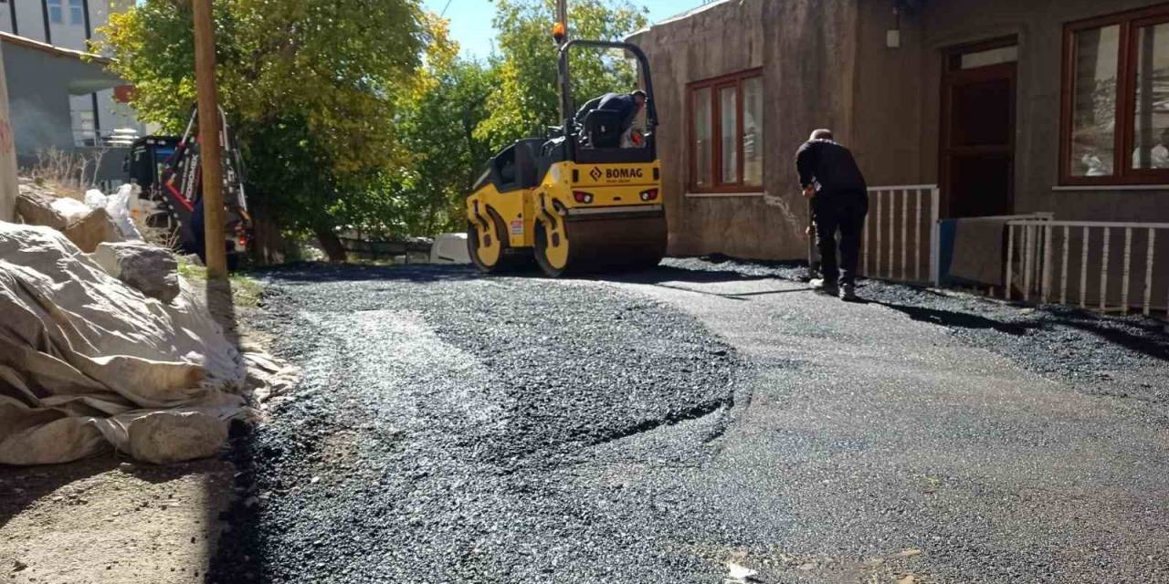 Hakkari Belediyesinden Yama Asfalt Çalışması