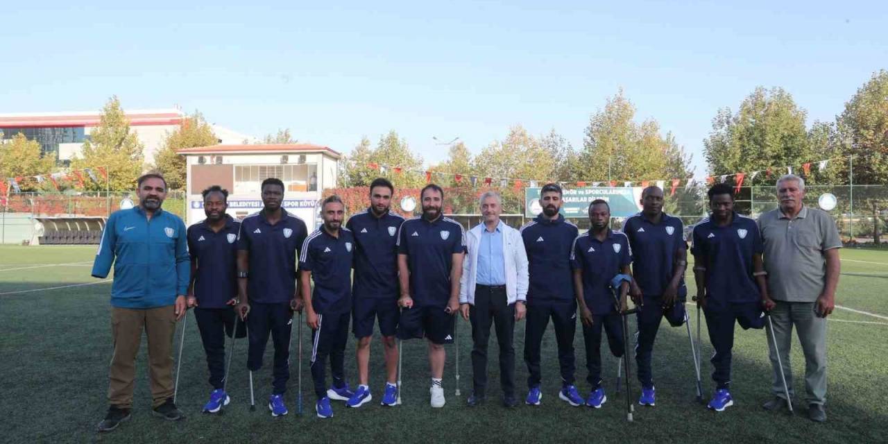Tahmazoğlu’ndan Ampute Futbol Takımı’na Moral