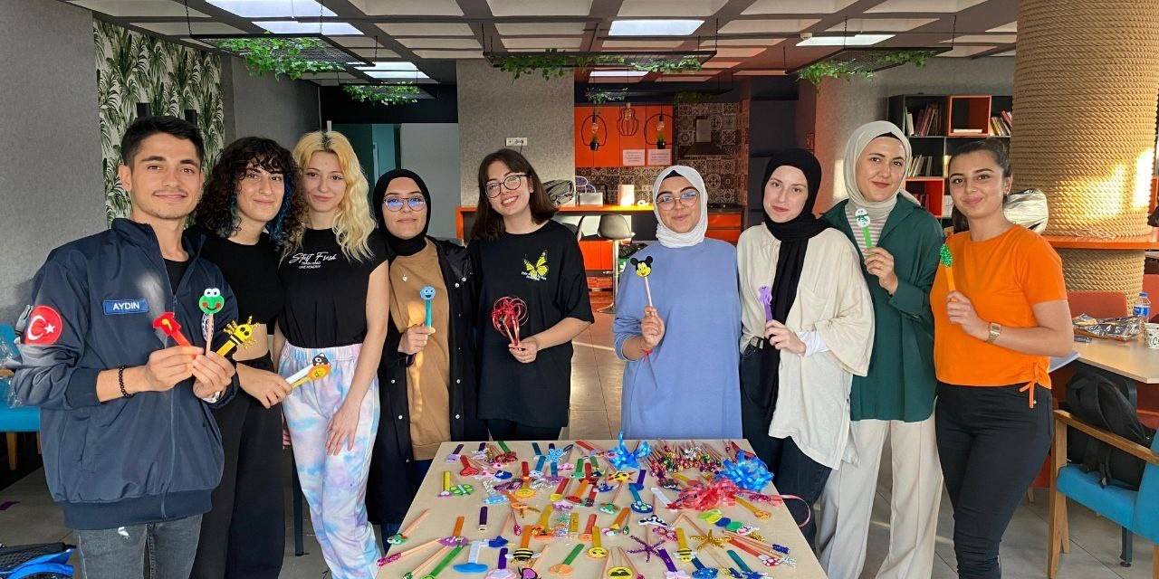 Gönüllü Öğrenciler, Minik Kardeşleri İçin Kolları Sıvadı