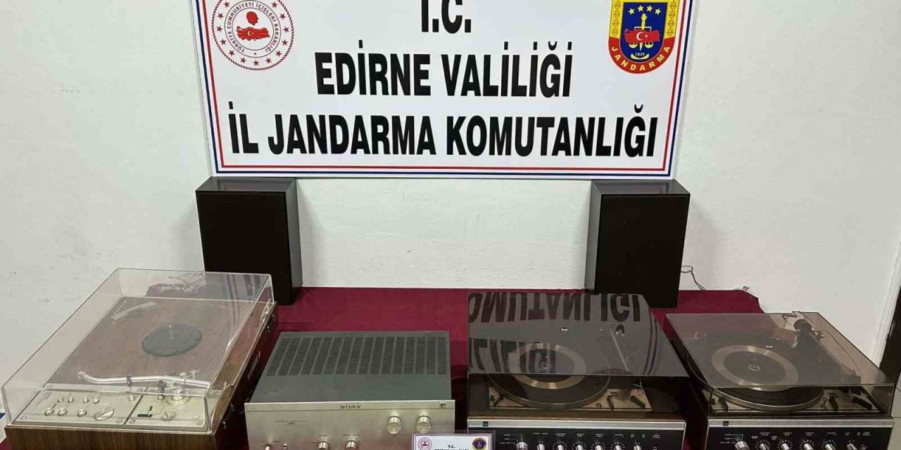 Jandarma Ekipleri 200 Bin Tl Değerinde Gümrük Kaçağı Ürün Ele Geçirdi