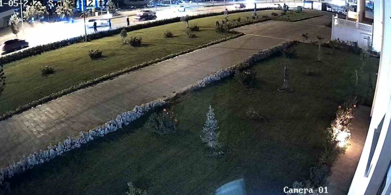 Kaza Kazayı Getirdi, O Anlar Kameraya Yansıdı: 1 Yaralı