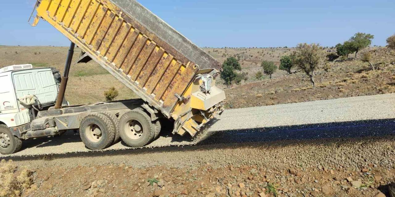 Diyarbakır’da 17 Mahallede Yol Çalışmalarına Devam Ediyor